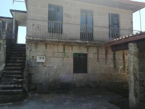 CASONA  DE PIEDRA CON ALPENDRE REHABILITADO EN SAN AMARO