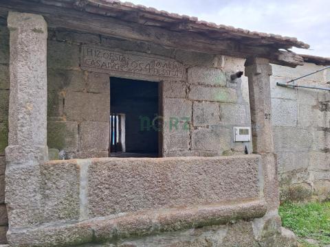 CASA  Y LAGAR PIEDRA ENTRE  VIÑEDOS EN RIBEIRO