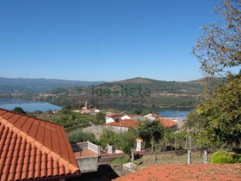 Casa con finca en Castrelo de  Miño