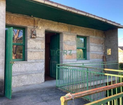 CASA DE PIEDRA CON FINCA PARA REFORMAR