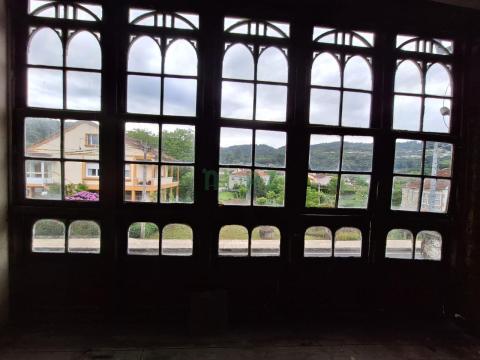 CASA DE PIEDRA  ANTIGUO CINE Y FONDA   EN LEIRO