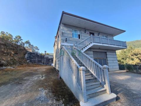 CHALET CON FINCA, HUERTA  Y VARIAS  PARCELAS