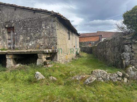 Casa de piedra para reformar en el corazón de la Ribeira Sacra