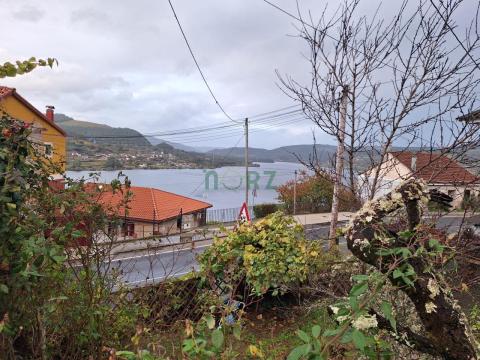 CASA CON FINCA RIBADAVIA