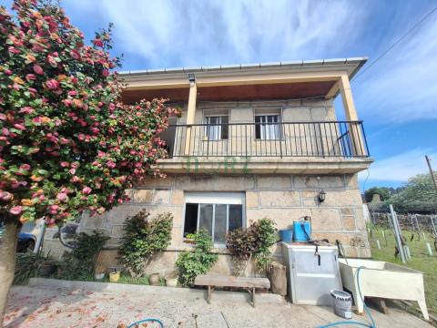 CASA CON FINCA EN LEIRO