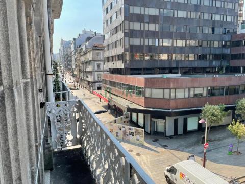 Piso con balcón y terraza en la calle Príncipe, pleno centro de Vigo